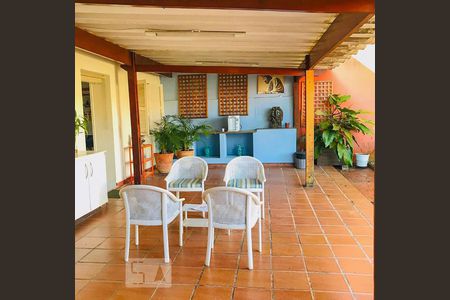 Casa à venda com 500m², 3 quartos e 2 vagas Casa à venda com 500m², 3 quartos e 2 vagasQuintal