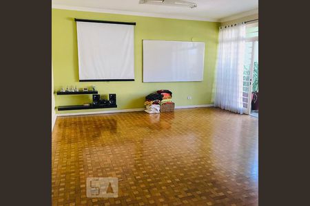 Casa à venda com 500m², 3 quartos e 2 vagas Casa à venda com 500m², 3 quartos e 2 vagasSala