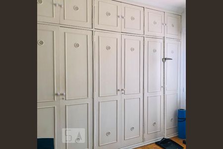 Casa à venda com 500m², 3 quartos e 2 vagas Casa à venda com 500m², 3 quartos e 2 vagasQuarto 1