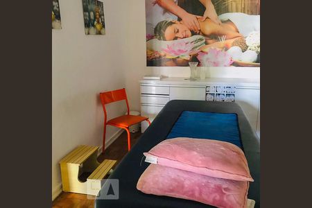 Casa à venda com 500m², 3 quartos e 2 vagas Casa à venda com 500m², 3 quartos e 2 vagasQuarto - Área de Serviço