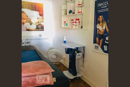 Casa à venda com 500m², 3 quartos e 2 vagas Casa à venda com 500m², 3 quartos e 2 vagasQuarto - Área de Serviço