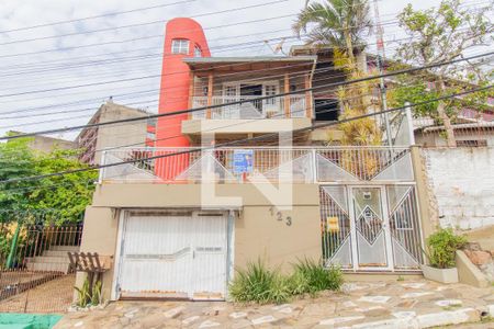 Fachada de casa à venda com 3 quartos, 165m² em Santa Tereza, Porto Alegre
