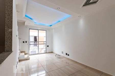 Sala  de casa de condomínio para alugar com 2 quartos, 108m² em Vila Talarico, São Paulo