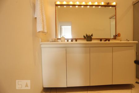 Apartamento à venda com 105m², 2 quartos e 1 vagaBanheiro da Suíte