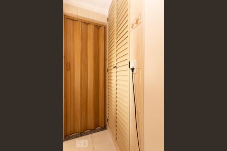 Apartamento para alugar com 57m², 2 quartos e 1 vaga Apartamento para alugar com 57m², 2 quartos e 1 vagaArmário corredor