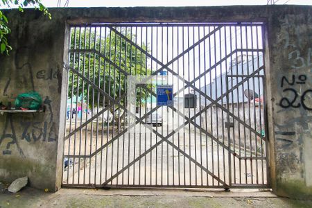 Casa à venda com 165m², 2 quartos e 2 vagas Casa à venda com 165m², 2 quartos e 2 vagasFachada