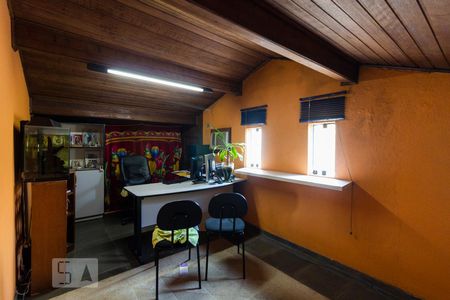 Casa à venda com 168m², 3 quartos e 2 vagasSótão