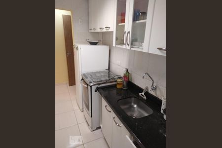 Cozinha de apartamento para alugar com 2 quartos, 44m² em Campo Comprido, Curitiba