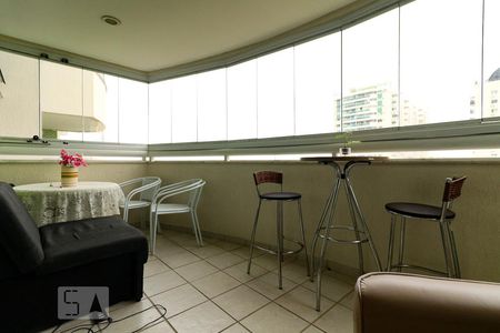 Apartamento à venda com 94m², 3 quartos e 1 vaga Apartamento à venda com 94m², 3 quartos e 1 vagaVaranda