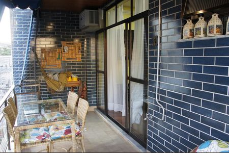 Apartamento à venda com 90m², 2 quartos e 1 vaga Apartamento à venda com 90m², 2 quartos e 1 vagaVaranda