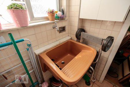 Apartamento à venda com 75m², 2 quartos e 1 vagaÁrea de Serviço