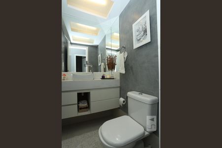 Apartamento à venda com 98m², 2 quartos e sem vagaBanheiro da Suíte 2