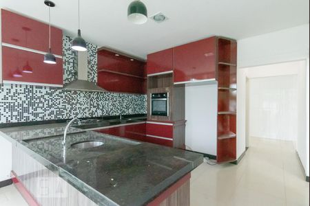 Casa à venda com 890m², 5 quartos e 7 vagasCozinha - Armários