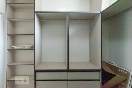 Casa à venda com 890m², 5 quartos e 7 vagasCloset da suíte 2