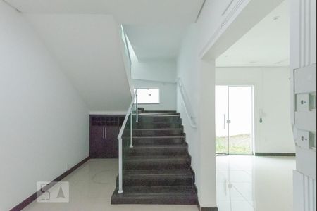 Casa à venda com 890m², 5 quartos e 7 vagasEscada