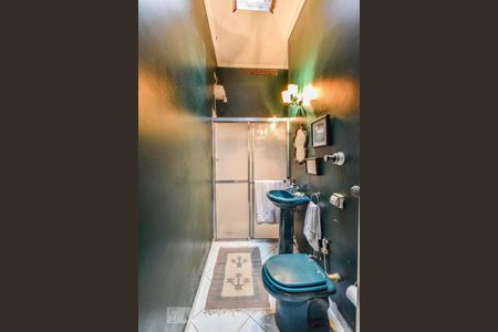 Casa à venda com 511m², 3 quartos e 4 vagas Casa à venda com 511m², 3 quartos e 4 vagasBanheiro Social