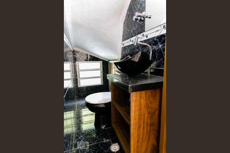 Casa à venda com 175m², 4 quartos e 2 vagas Casa à venda com 175m², 4 quartos e 2 vagasLavabo