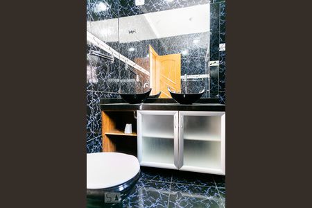 Casa à venda com 175m², 4 quartos e 2 vagas Casa à venda com 175m², 4 quartos e 2 vagasBanheiro da Suíte