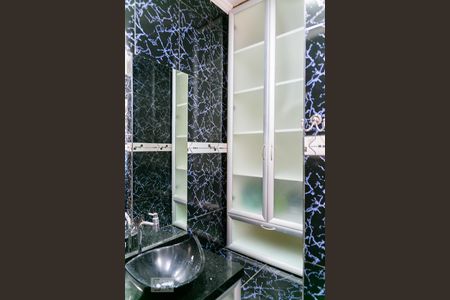 Casa à venda com 175m², 4 quartos e 2 vagas Casa à venda com 175m², 4 quartos e 2 vagasBanheiro da Suíte