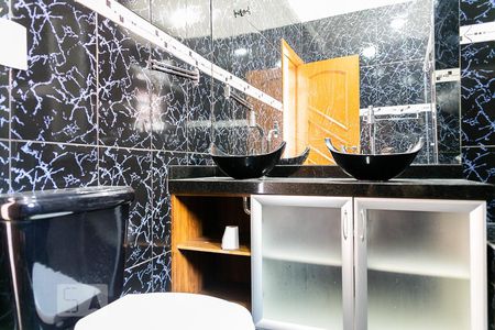 Casa à venda com 175m², 4 quartos e 2 vagas Casa à venda com 175m², 4 quartos e 2 vagasBanheiro da Suíte