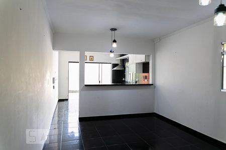 Casa à venda com 175m², 4 quartos e 2 vagas Casa à venda com 175m², 4 quartos e 2 vagasSala de Jantar