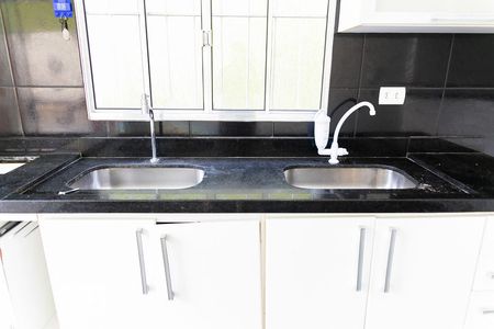 Casa à venda com 175m², 4 quartos e 2 vagas Casa à venda com 175m², 4 quartos e 2 vagasCozinha