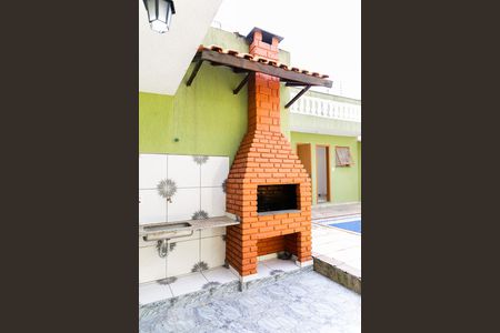 Casa à venda com 175m², 4 quartos e 2 vagas Casa à venda com 175m², 4 quartos e 2 vagasQuintal/Churrasqueira