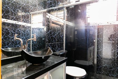 Casa à venda com 175m², 4 quartos e 2 vagas Casa à venda com 175m², 4 quartos e 2 vagasBanheiro