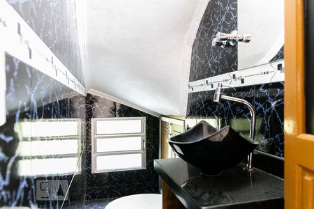 Casa à venda com 175m², 4 quartos e 2 vagas Casa à venda com 175m², 4 quartos e 2 vagasLavabo