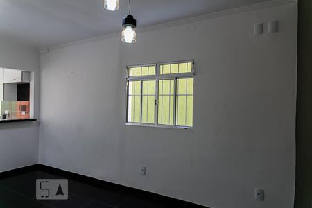 Casa à venda com 175m², 4 quartos e 2 vagas Casa à venda com 175m², 4 quartos e 2 vagasSala de Jantar