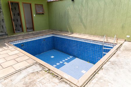 Casa à venda com 175m², 4 quartos e 2 vagas Casa à venda com 175m², 4 quartos e 2 vagasQuintal/Piscina