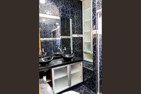 Casa à venda com 175m², 4 quartos e 2 vagas Casa à venda com 175m², 4 quartos e 2 vagasBanheiro da Suíte