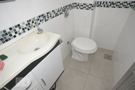 Banheiro de kitnet/studio para alugar com 1 quarto, 27m² em Centro, Rio de Janeiro