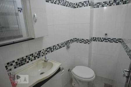 Banheiro de kitnet/studio para alugar com 1 quarto, 27m² em Centro, Rio de Janeiro