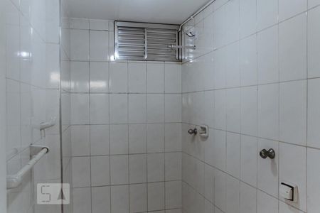 Banheiro de kitnet/studio para alugar com 1 quarto, 46m² em Bela Vista, São Paulo