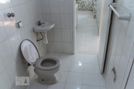 Banheiro de kitnet/studio para alugar com 1 quarto, 46m² em Bela Vista, São Paulo