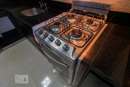 Cozinha de apartamento à venda com 2 quartos, 71m² em Tamboré, Barueri