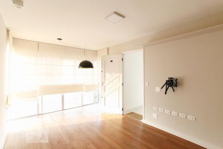 Sala de apartamento para alugar com 2 quartos, 75m² em Vila Alexandria, São Paulo