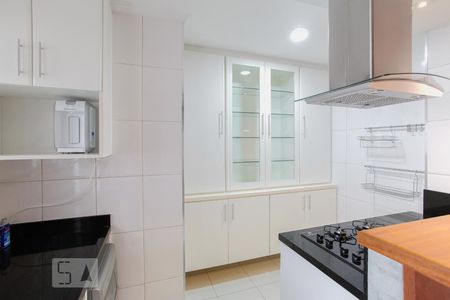 Cozinha de apartamento para alugar com 2 quartos, 75m² em Vila Alexandria, São Paulo