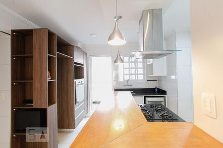 Cozinha de apartamento para alugar com 2 quartos, 75m² em Vila Alexandria, São Paulo