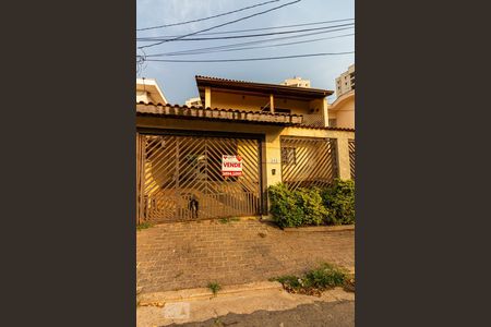 Casa à venda com 286m², 3 quartos e 2 vagasFachada