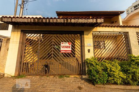 Casa à venda com 286m², 3 quartos e 2 vagasFachada