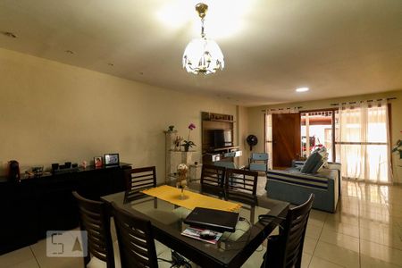 Sala de casa para alugar com 4 quartos, 176m² em Recreio dos Bandeirantes, Rio de Janeiro