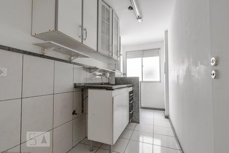 Cozinha de apartamento para alugar com 2 quartos, 50m² em Cabral, Curitiba