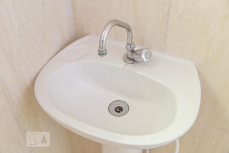 Casa para alugar com 80m², 2 quartos e 1 vaga Casa para alugar com 80m², 2 quartos e 1 vagaBanheiro Social