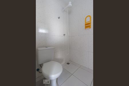 Banheiro de kitnet/studio para alugar com 1 quarto, 25m² em Vila Baruel, São Paulo