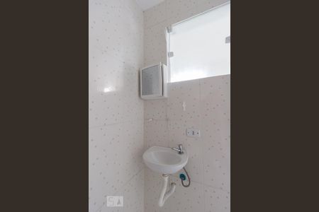 Banheiro de kitnet/studio para alugar com 1 quarto, 25m² em Vila Baruel, São Paulo