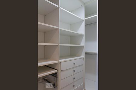 Apartamento à venda com 180m², 3 quartos e 3 vagasCloset da Suíte 1