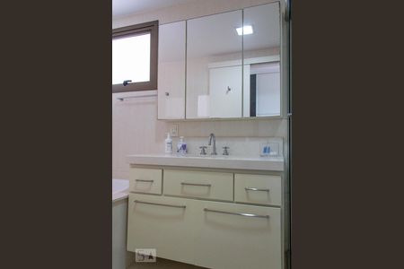 Apartamento à venda com 180m², 3 quartos e 3 vagasBanheiro da Suíte 1