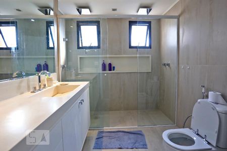 Apartamento para alugar com 191m², 3 quartos e 3 vagasBanheiro da Suite 1